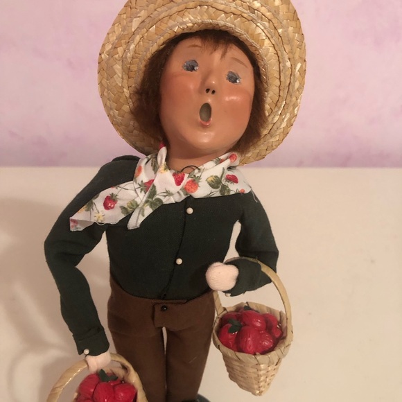 Byers Caroler - Picture 3 of 10